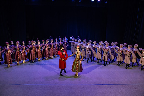 Государственный академический ансамбль народного танца Адыгеи «Нальмэс»