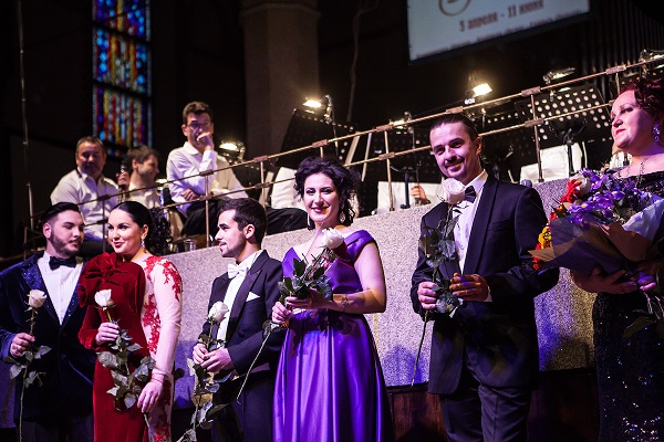 ОРГАН В ВАСИЛЬКОВЫХ ТОНАХ...