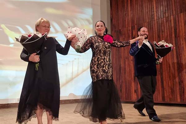 Артисты Калининградской филармонии покорили Танзанию.