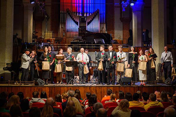 Фестивальные хроники: джазовый спарринг двух школ и поколений с аншлагом