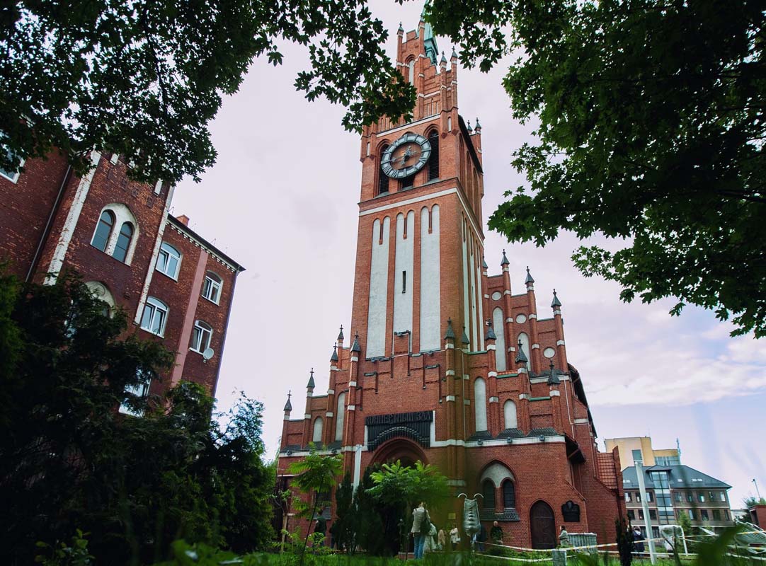 65 лет в филармонии звучит живая музыка для всех