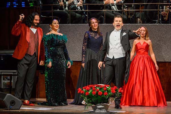 Премьера новогодней программы: всего два вечера!