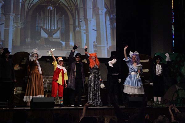 Десятки тысяч довольных зрителей