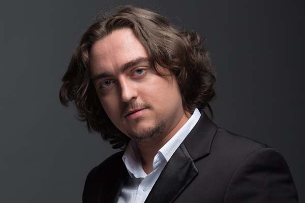 Знакомьтесь: оперный певец Артём Крутько, обладатель редчайшего сверхвысокого типа мужского голоса - контратенора.