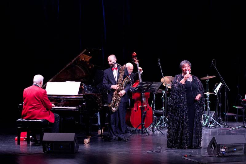 Искрометный джаз, роскошный вокал