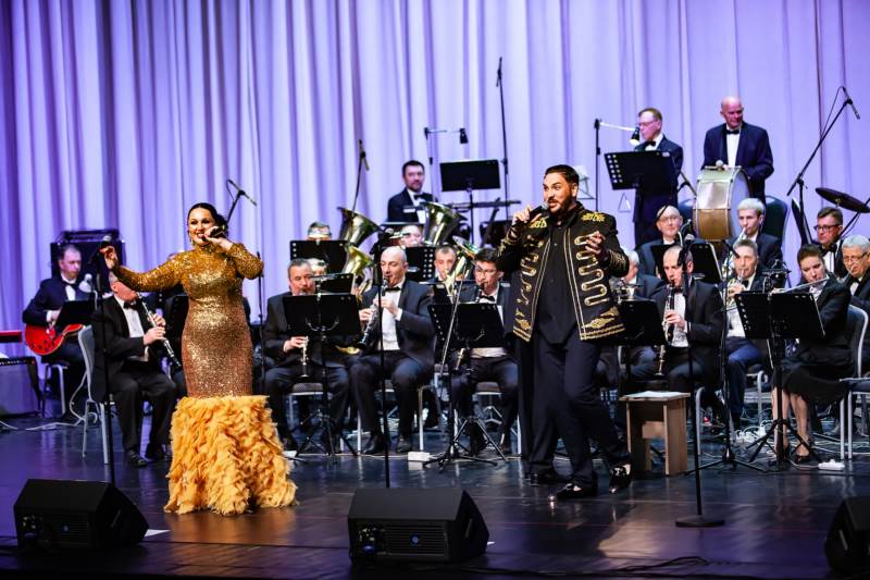 Евгений Кунгуров и Марина Домашенко исполнили хиты оперы и эстрады