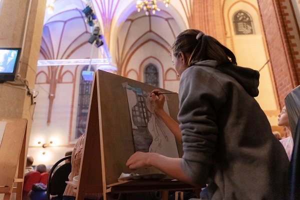 Дети нарисовали музыку органа