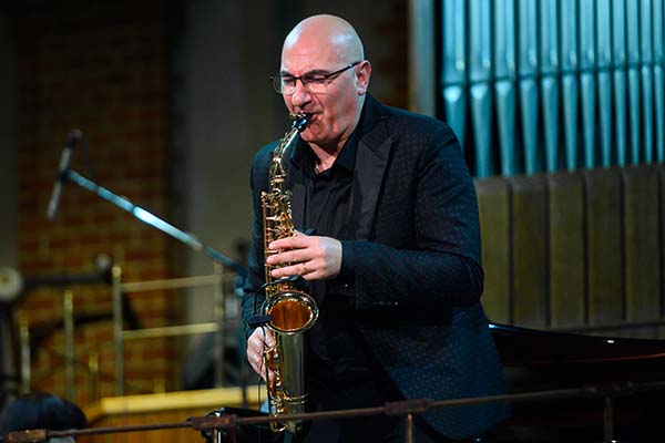 Февраль начнется «Под волшебный саксофон»