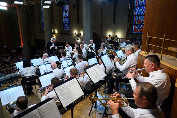 10 октября филармонию поздравят блистательные вокалисты