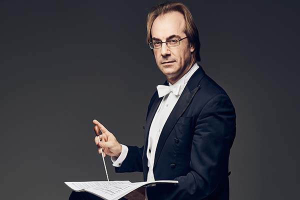 Один из самых востребованных дирижеров мира выступит в Калининградской филармонии