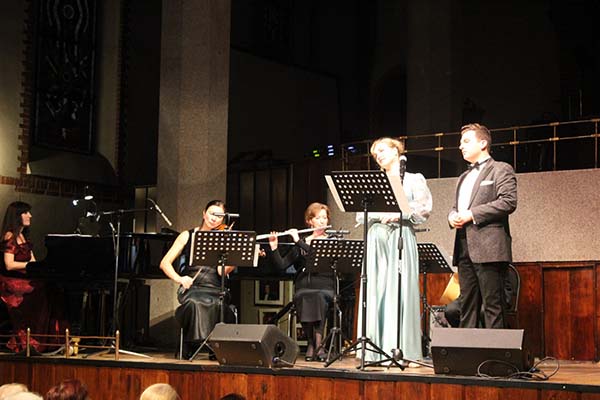 Проникновенность и глубина: русские романсы вызвали восторг