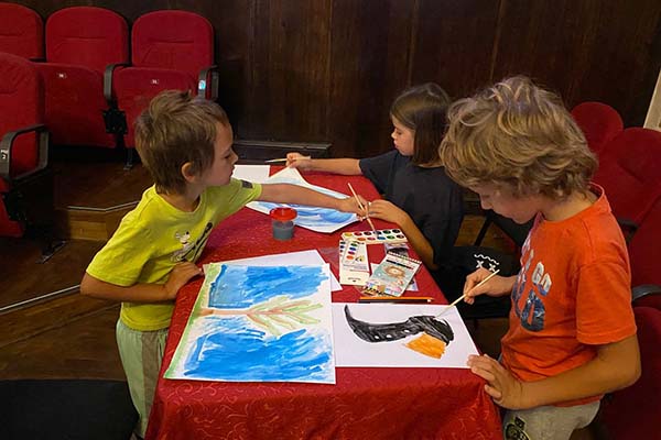 В День знаний в филармонии учились слушать и рисовать музыку органа