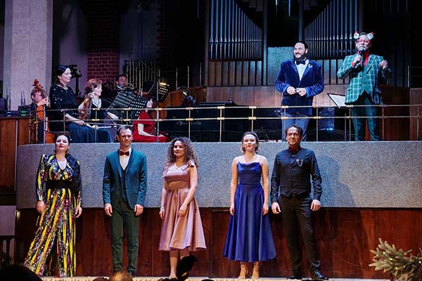 Успех новогоднего бала-маскарада от "Молодежной академии искусств"