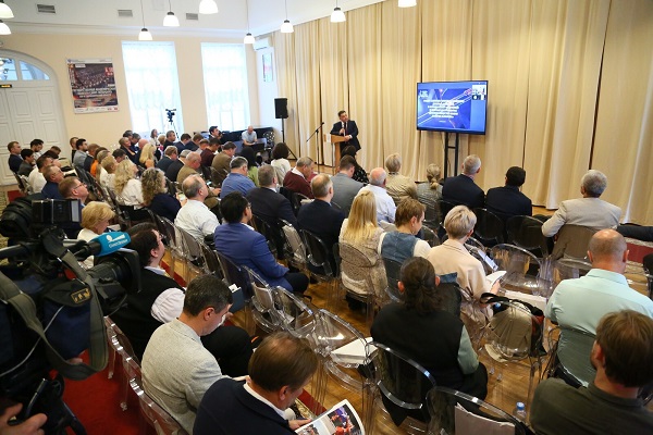 Академическое оздоровление культуры и смотр духовых оркестров к юбилею Великой Победы