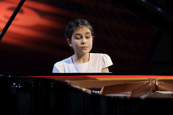 Юная пианистка – взрослый репертуар