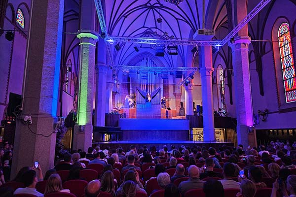 Мелодии мирового кинематографа вновь зажгли сердца меломанов