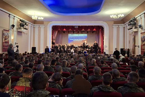 Торжественный концерт в Балтийске собрал полный зал в честь 70-летия Балтийской военно-морской базы