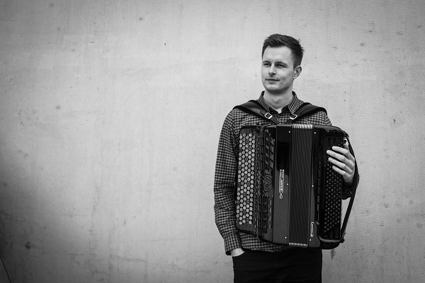 РЕПЛИКА ПРИСТРАСТНОГО СЛУШАТЕЛЯ