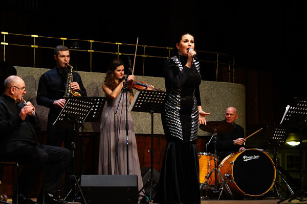 Женщина, которая поёт