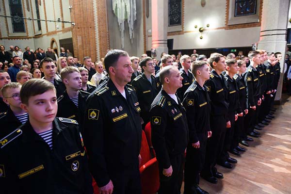 «Все встали и хлопали бесконечно»