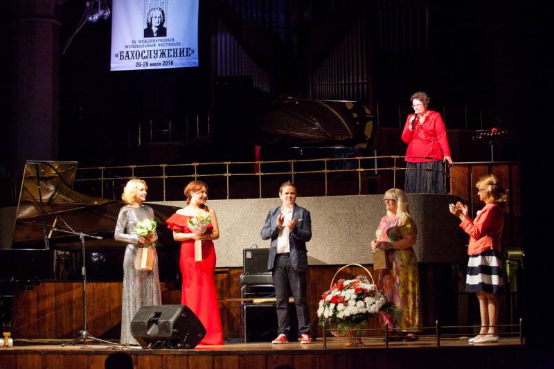 «От Баха до Хироми»